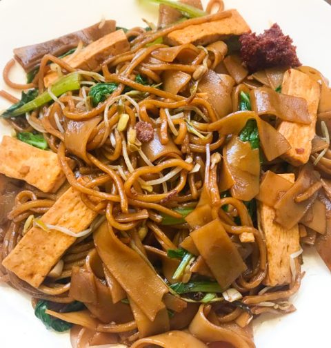 Fried Kway Tiao Mee (Mixed Noodles)