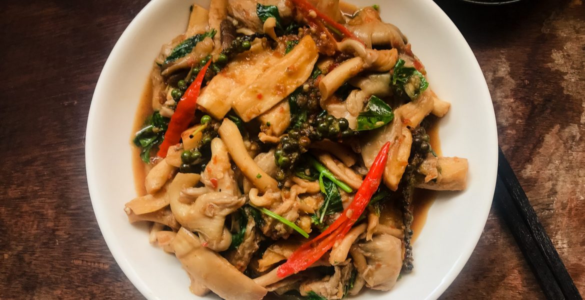 Pad Cha Het | Thai Spicy Mushroom Stir-fry